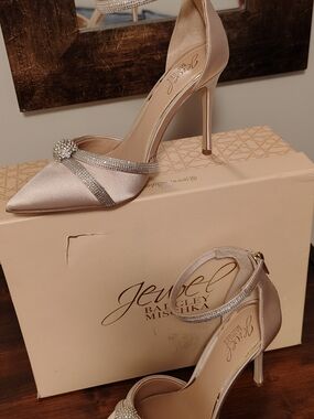 NIB Jewel Badgley Mischka Geena Pumps